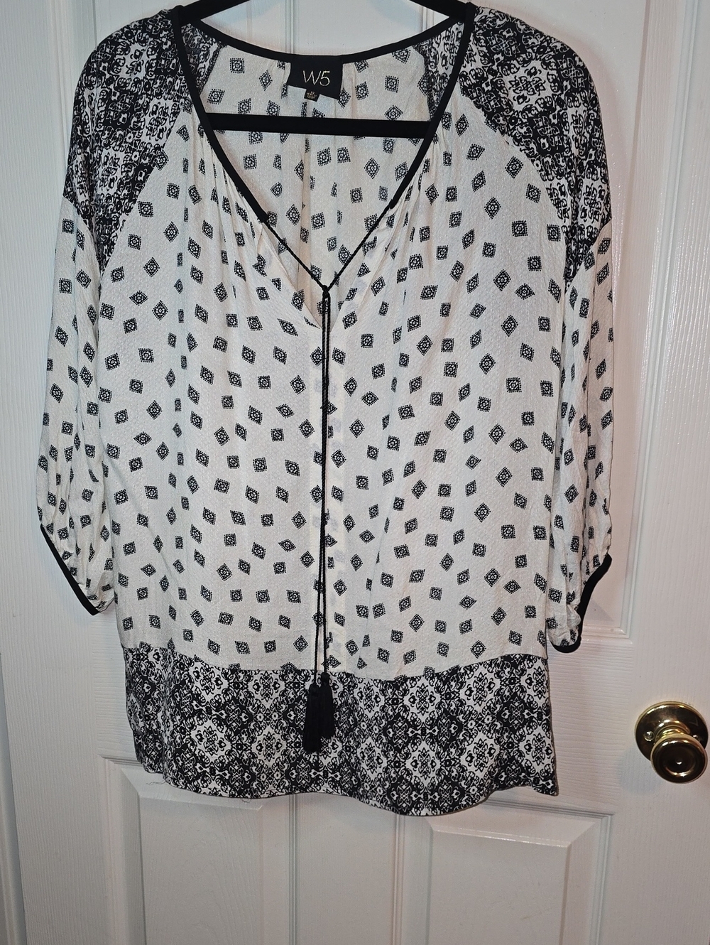W5 Black & White Printed V-Neck Tassel Blouse